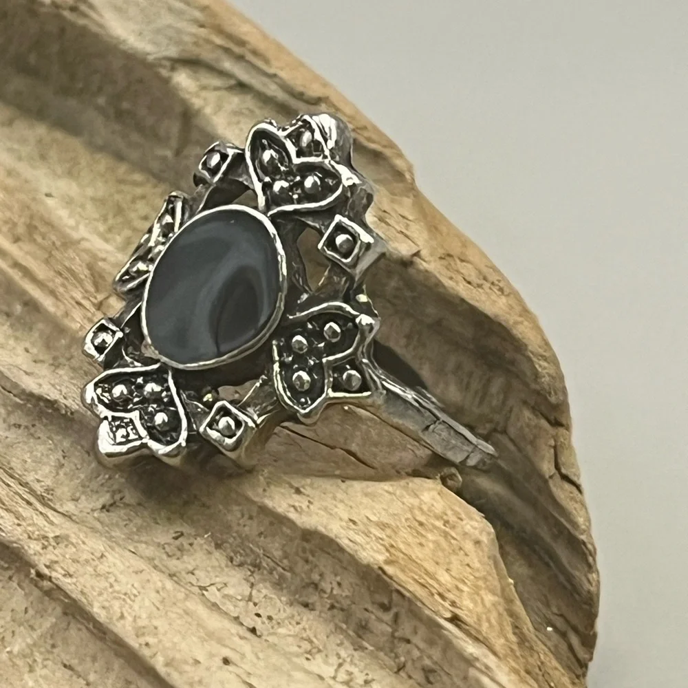 Elegant Silver Black Ring